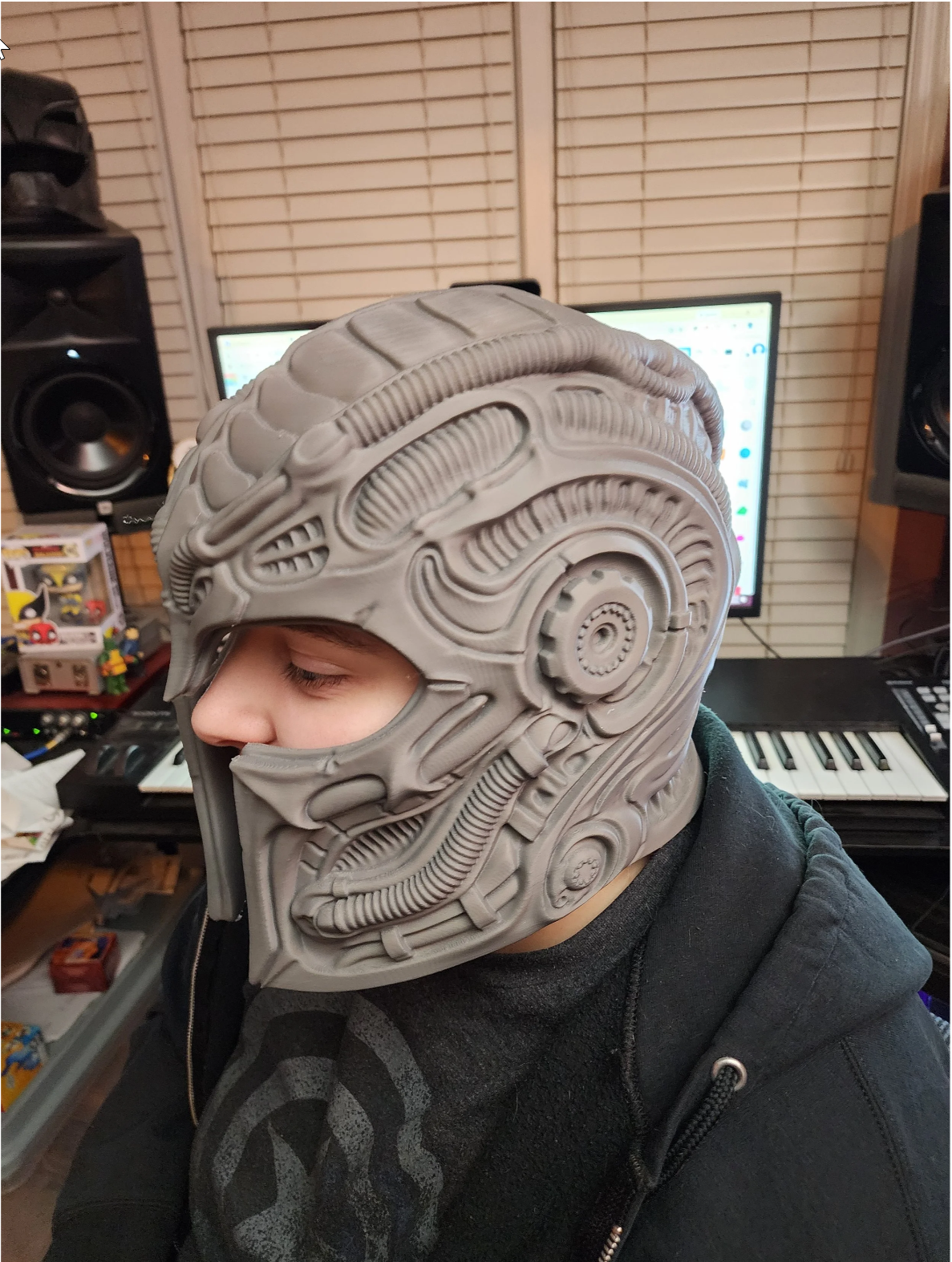 H.R. Giger Inspired Magneto Helmet – Wearable Cosplay STL (Digital Download)
